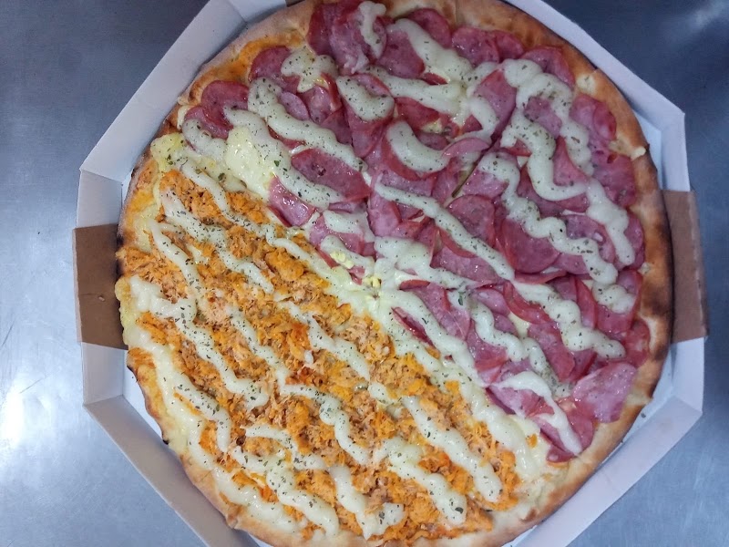 Foto de Rapidità Pizzaria - Unidade Alto da XV. Forno a lenha, massa artesanal, recheada, entrega com rapidez.