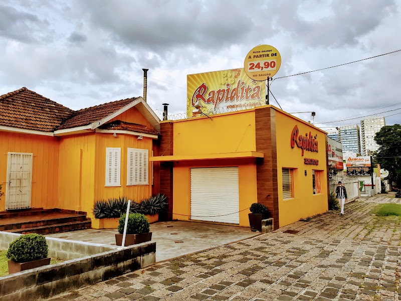 Foto de Rapidità Pizzaria - Unidade Alto da XV. Forno a lenha, massa artesanal, recheada, entrega com rapidez.