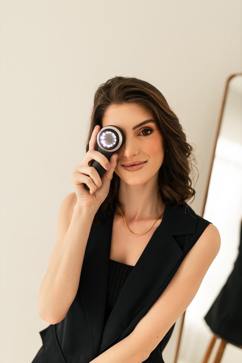 Dra Rafaella Castilho - Dermatologista em Curitiba