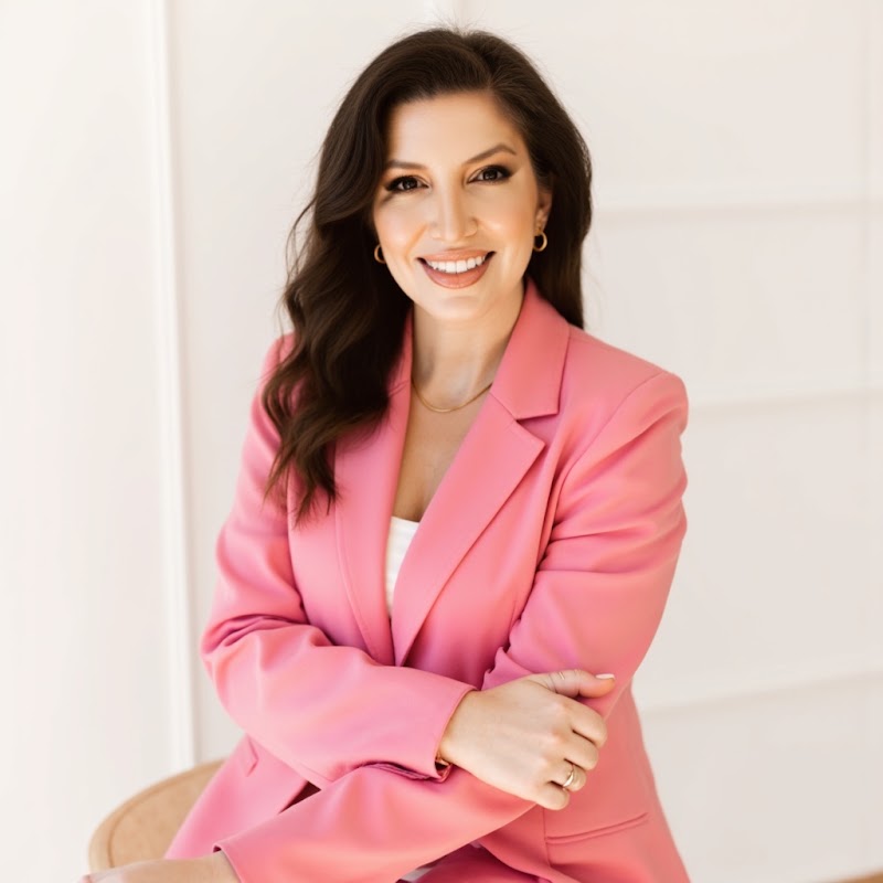 Foto de Dra. Tatiane de Souza Médica Dermatologista em Curitiba