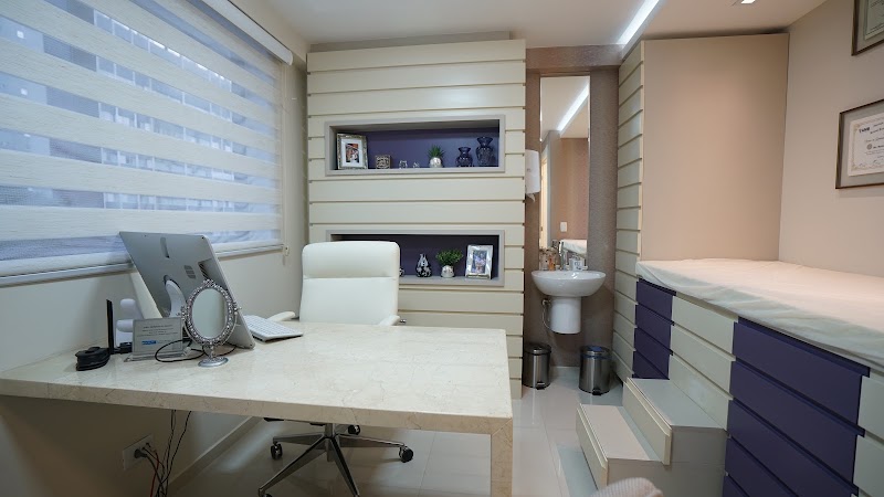 Foto de Dra. Mariana Zahdi - Dermatologista Curitiba