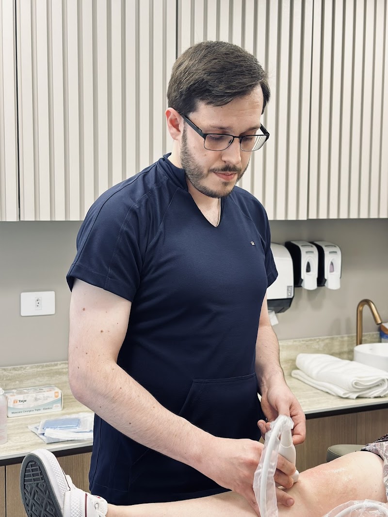 Foto de Dr. Leonardo Wustro - Ortopedia e Tratamento de Dor