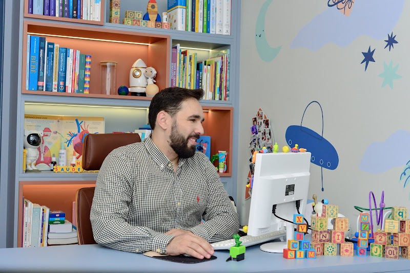 Foto de Pediatra em Curitiba | Dr. Carlos Faxina