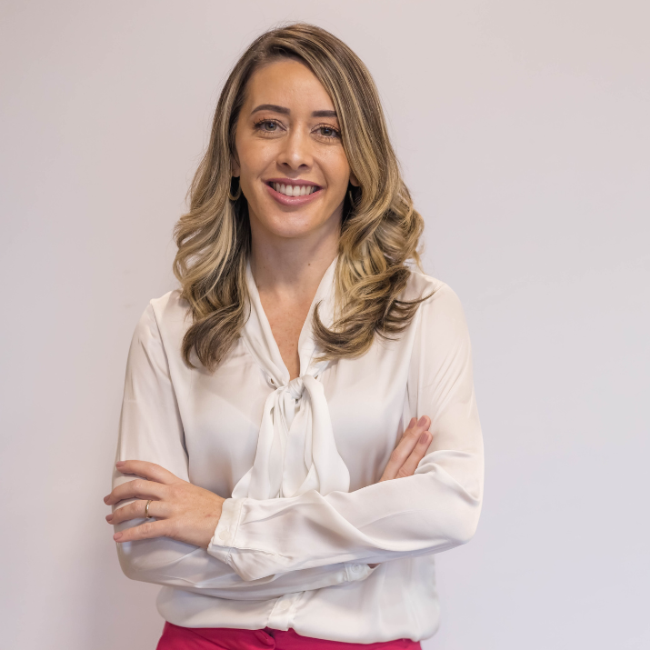 Dra. Luisa Moreira Hopker - Estrabismo Curitiba
