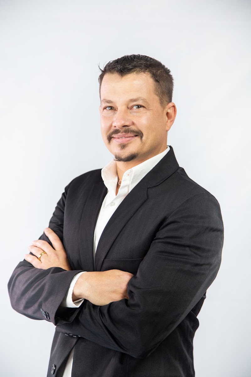 Jean Bombazar, Psicólogo